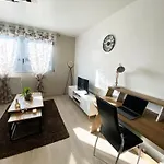Bel 2 Pieces - 10min De La Appartement